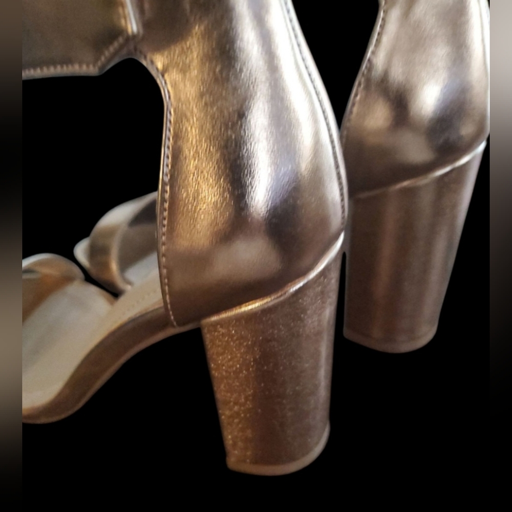 New With Box Metallic Rose Gold Ankle Strap Sandal - Picture 6 of 6